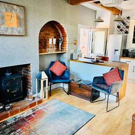 Gaia Villa Lichfield Bagian luar foto