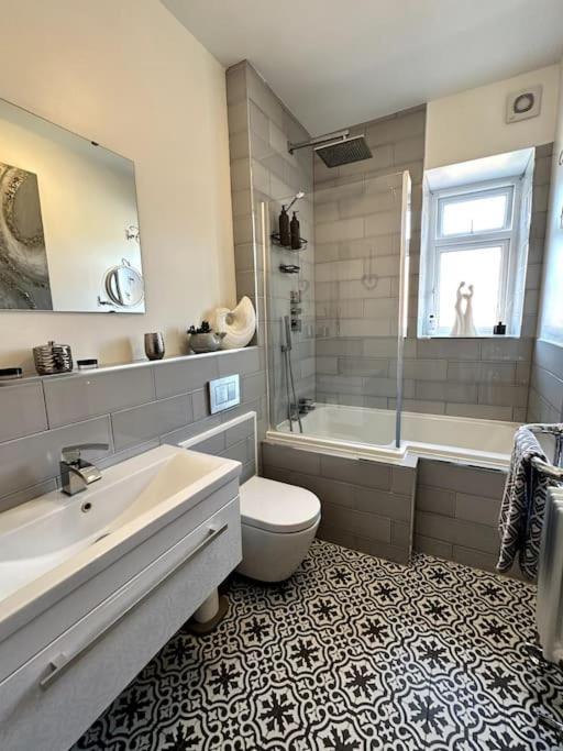Gaia Villa Lichfield Bagian luar foto