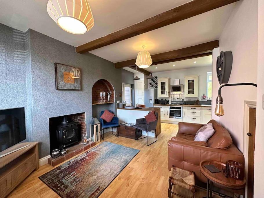 Gaia Villa Lichfield Bagian luar foto