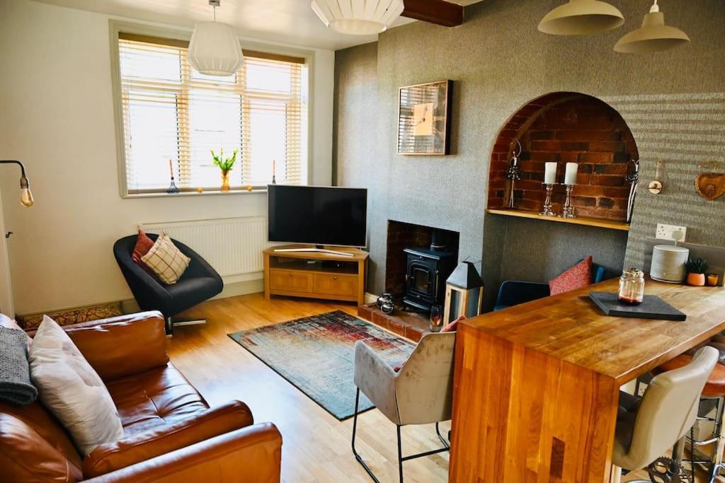 Gaia Villa Lichfield Bagian luar foto