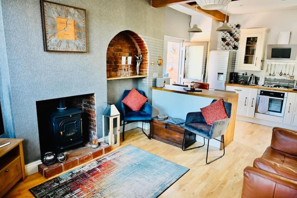 Gaia Villa Lichfield Bagian luar foto